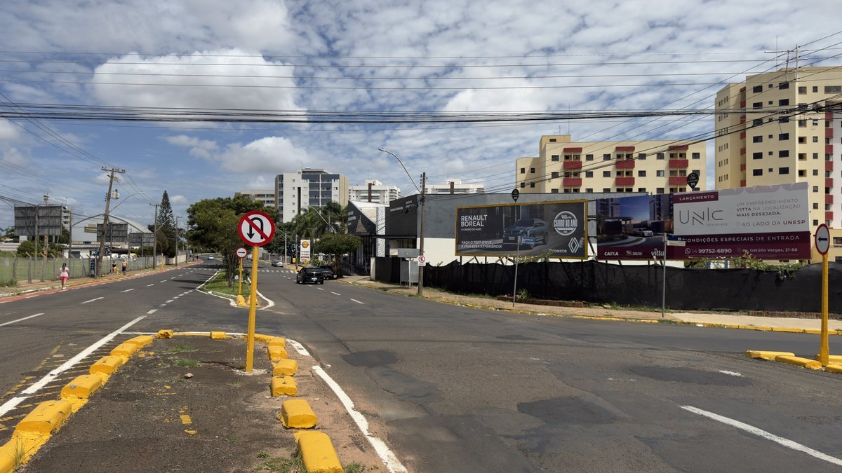 OUTDOOR 110 · AL. DR. OCTAVIO PINHEIRO BRISOLLA, QD.24 - B1