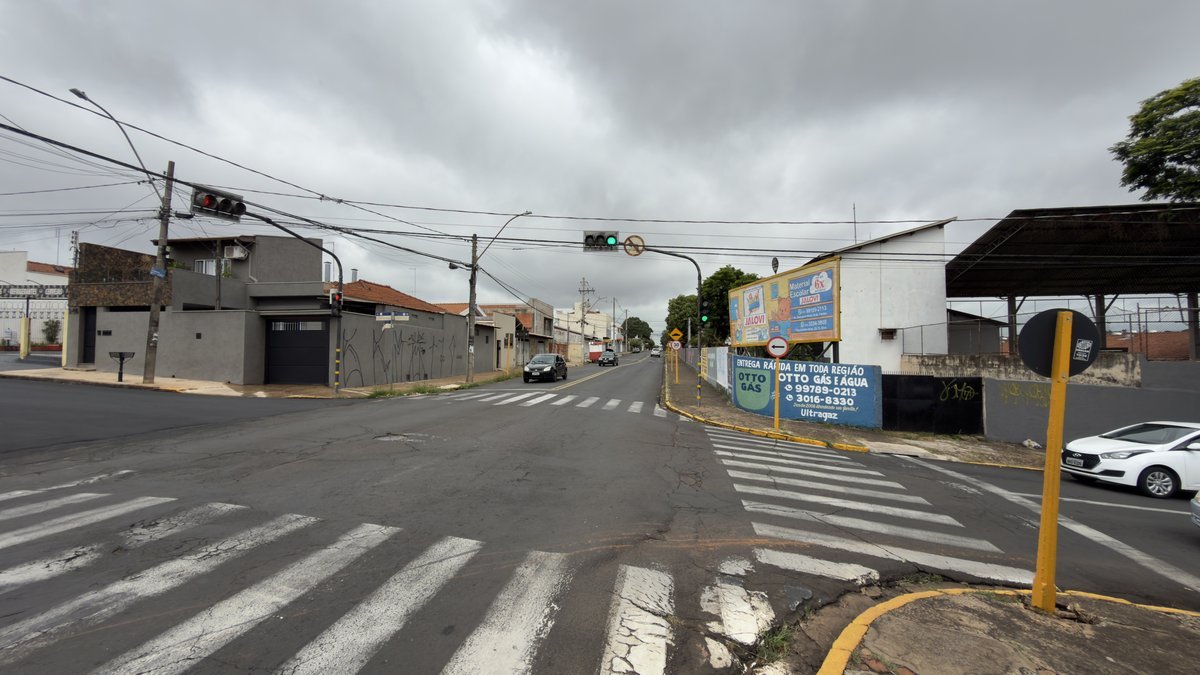 OUTDOOR 220 · R. CAMPOS SALES, QD.11